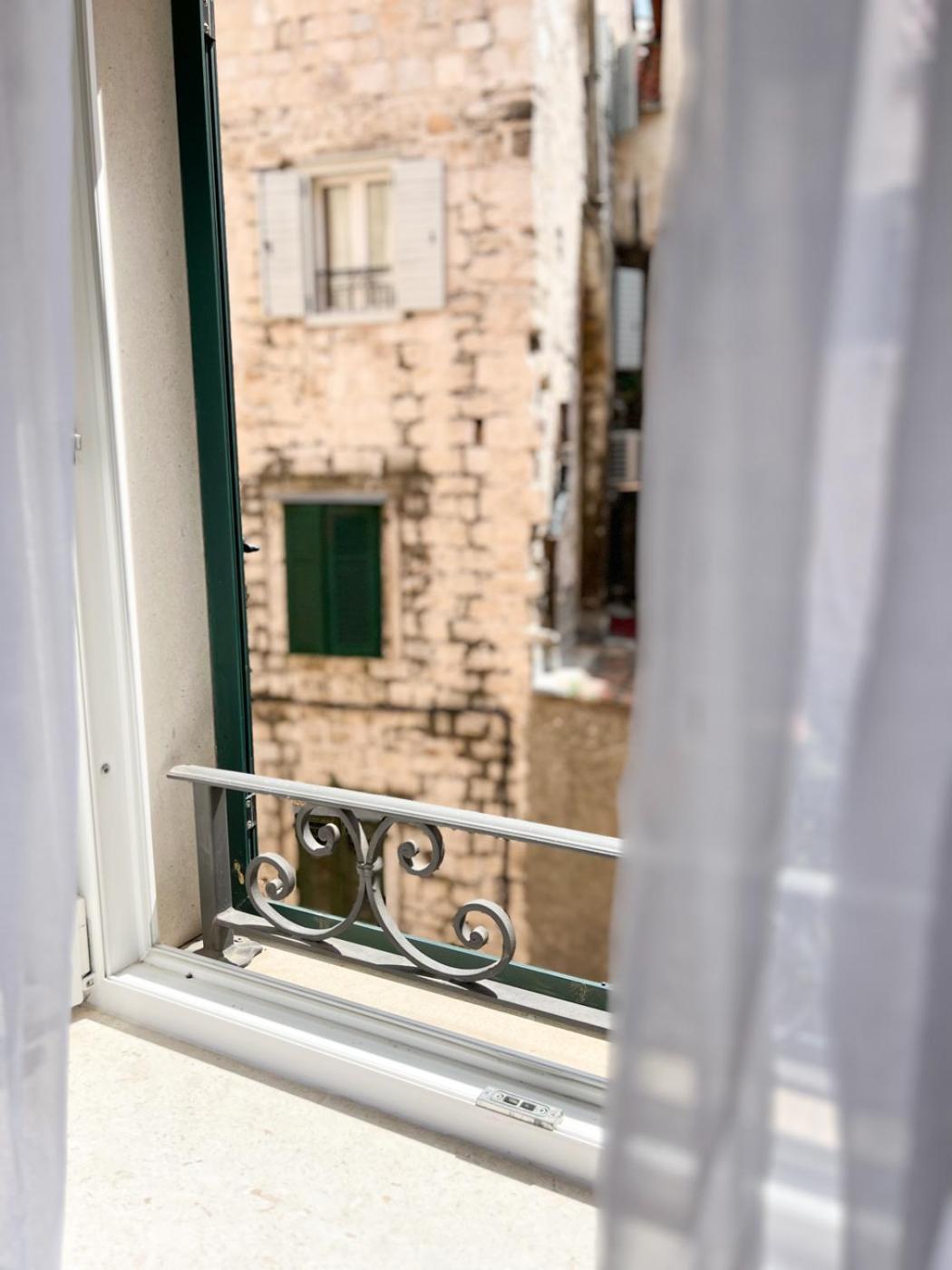 Morei Historical Split Exterior photo